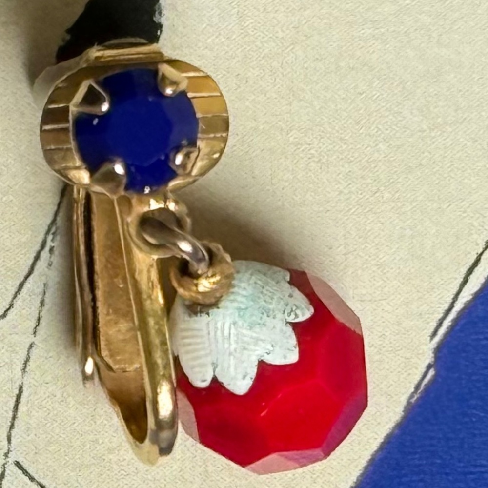 HANDMADE VINTAGE Earrings Patriotic Beaded Dangle Small Clip Red White Blue Gold - Picture 2 of 5